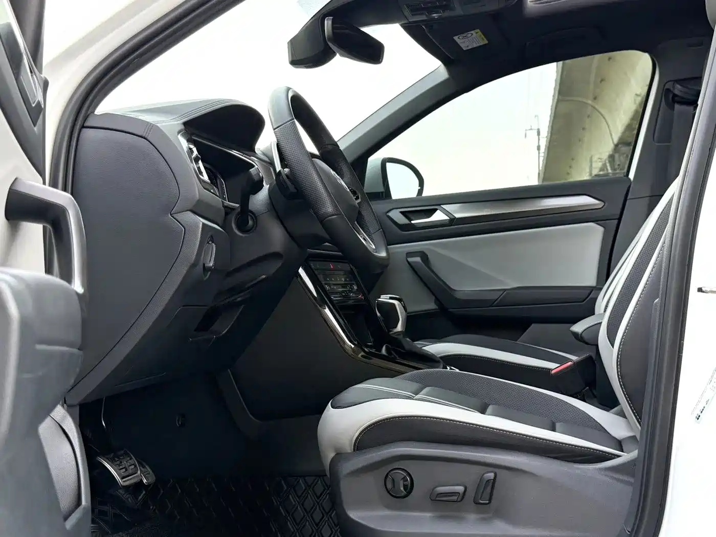 Volkswagen T-ROC 2023 300TSI DSG 2WD Dawn Edition фото 6