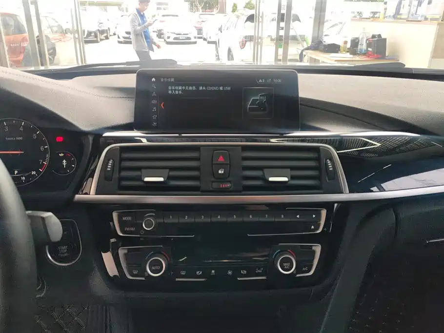 BMW 3 Series 2019 320Li M Sport Package фото 13