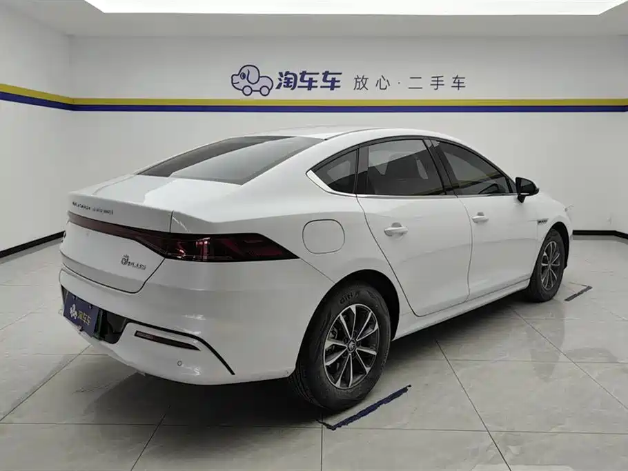 BYD Qin PLUS 2023 Champion Edition DM-i 55KM Leading фото 3