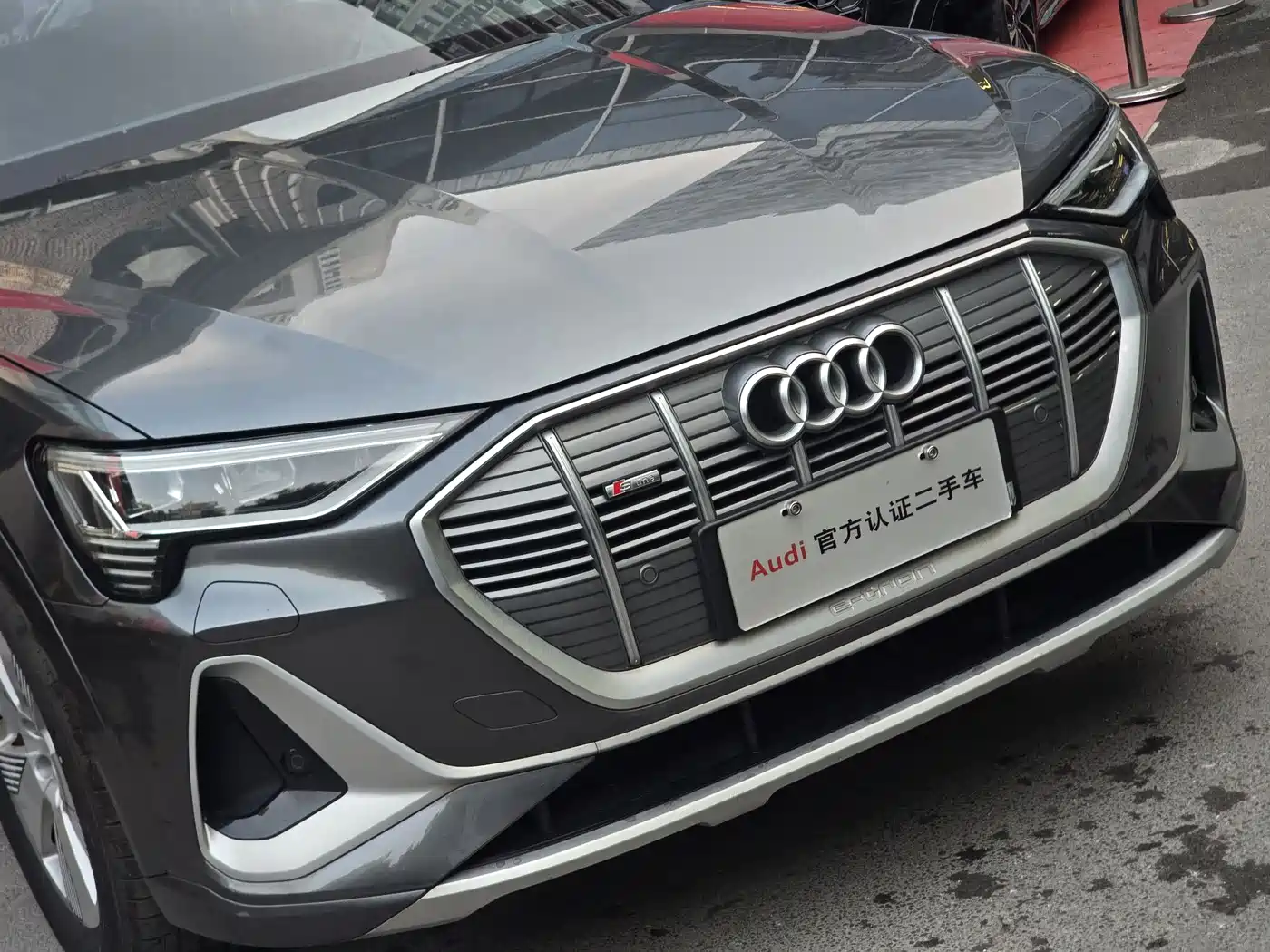 AUDI E TRON