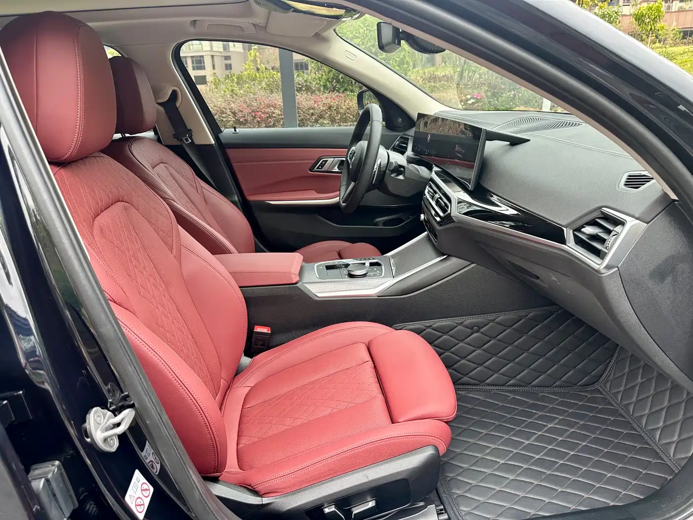 BMW 3 Series 2024 325Li M Sport Shadowline Package фото 14