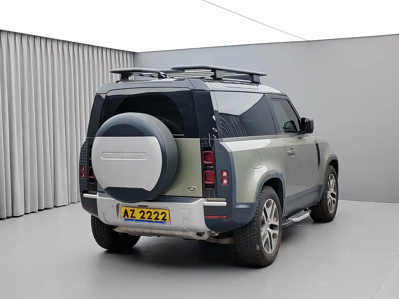 Photo 7 - Land Rover Defender