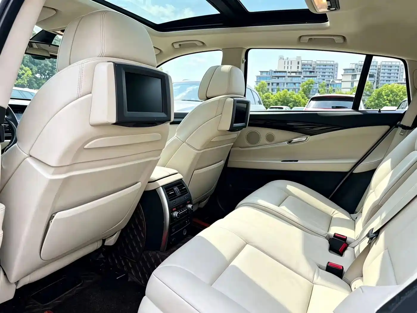 BMW 5 Series GT 2011 535i Elegance фото 10