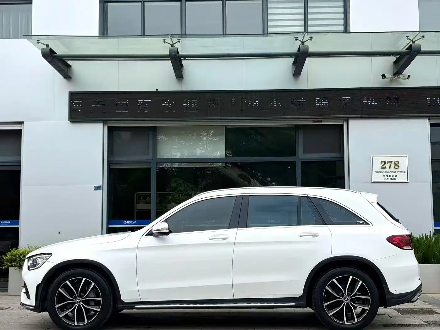 Mercedes-Benz GLC 2020 Facelift GLC 300 L 4MATIC Dynamic фото 4