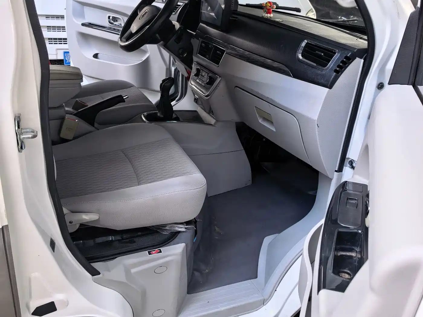 Jinbei New Hiace S 2022 2021 1.5L Business Central Air-conditioned Passenger Vehicle China VI SWC15M