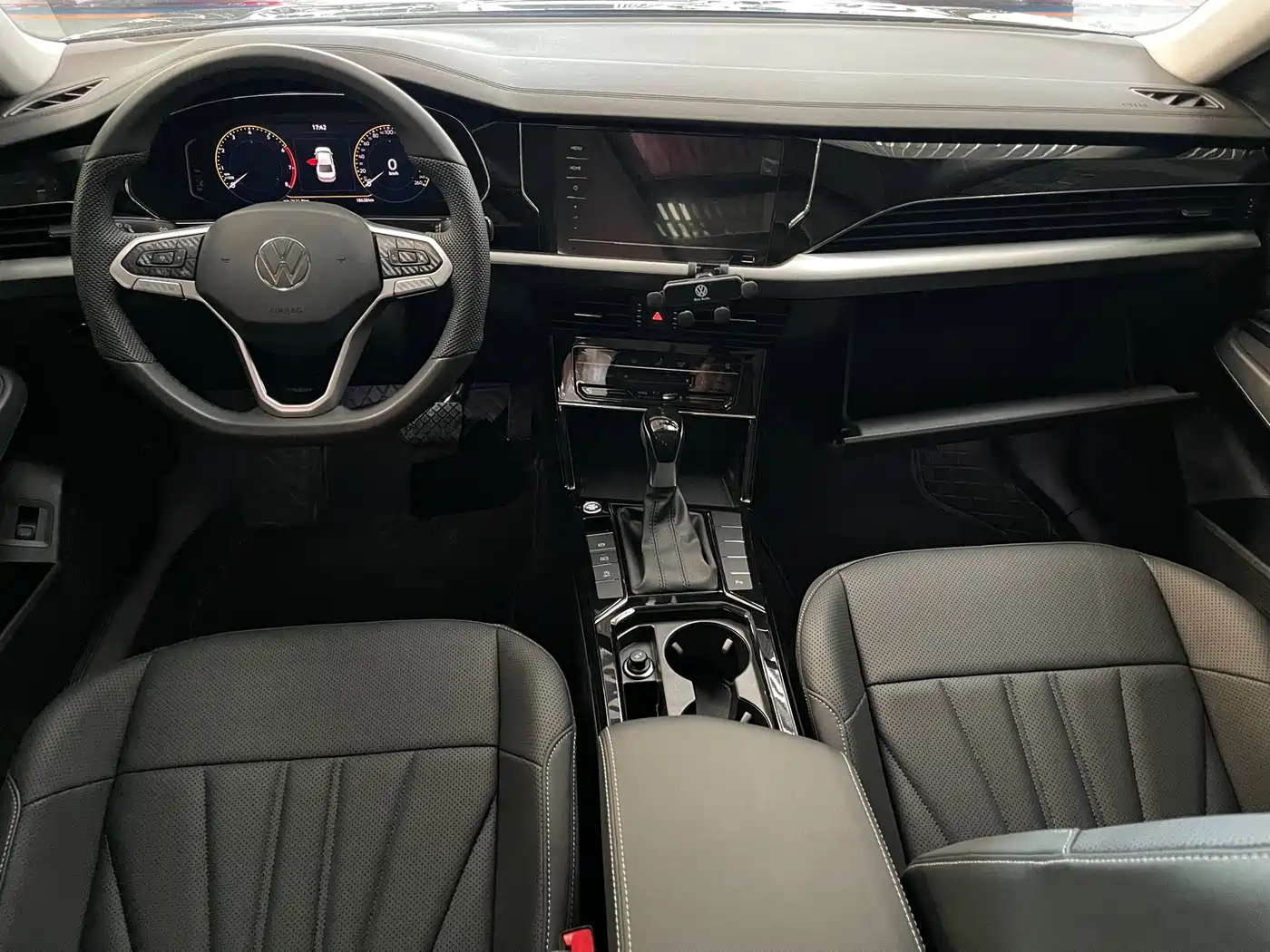 Volkswagen Passat 2025 Outstanding 380TSI Starlight Dragon Soaring Edition фото 9