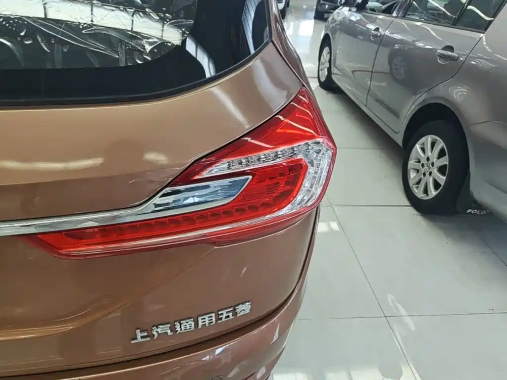 Baojun 310W 2018 2017 1.5L Manual Fashion Edition (China V)