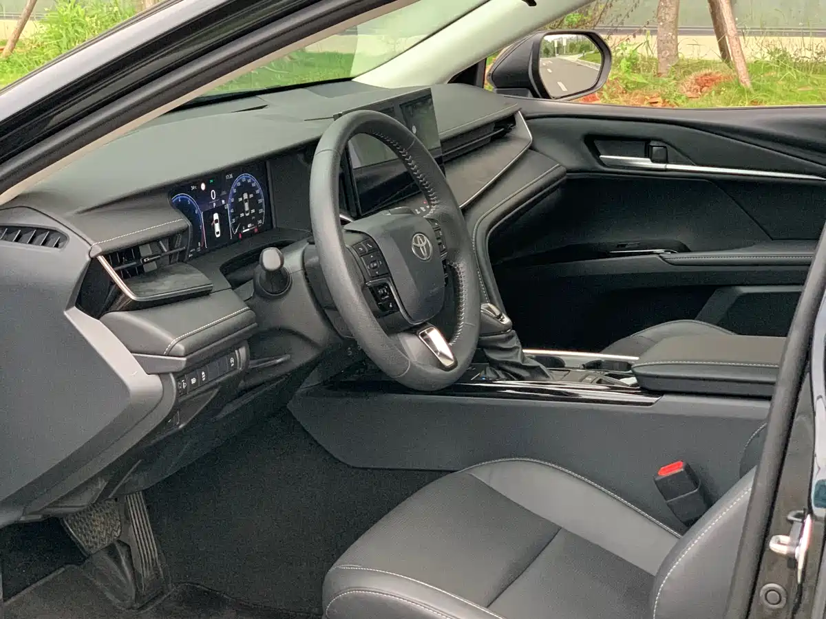 Toyota Camry 2024 2.0G Premium Edition фото 7