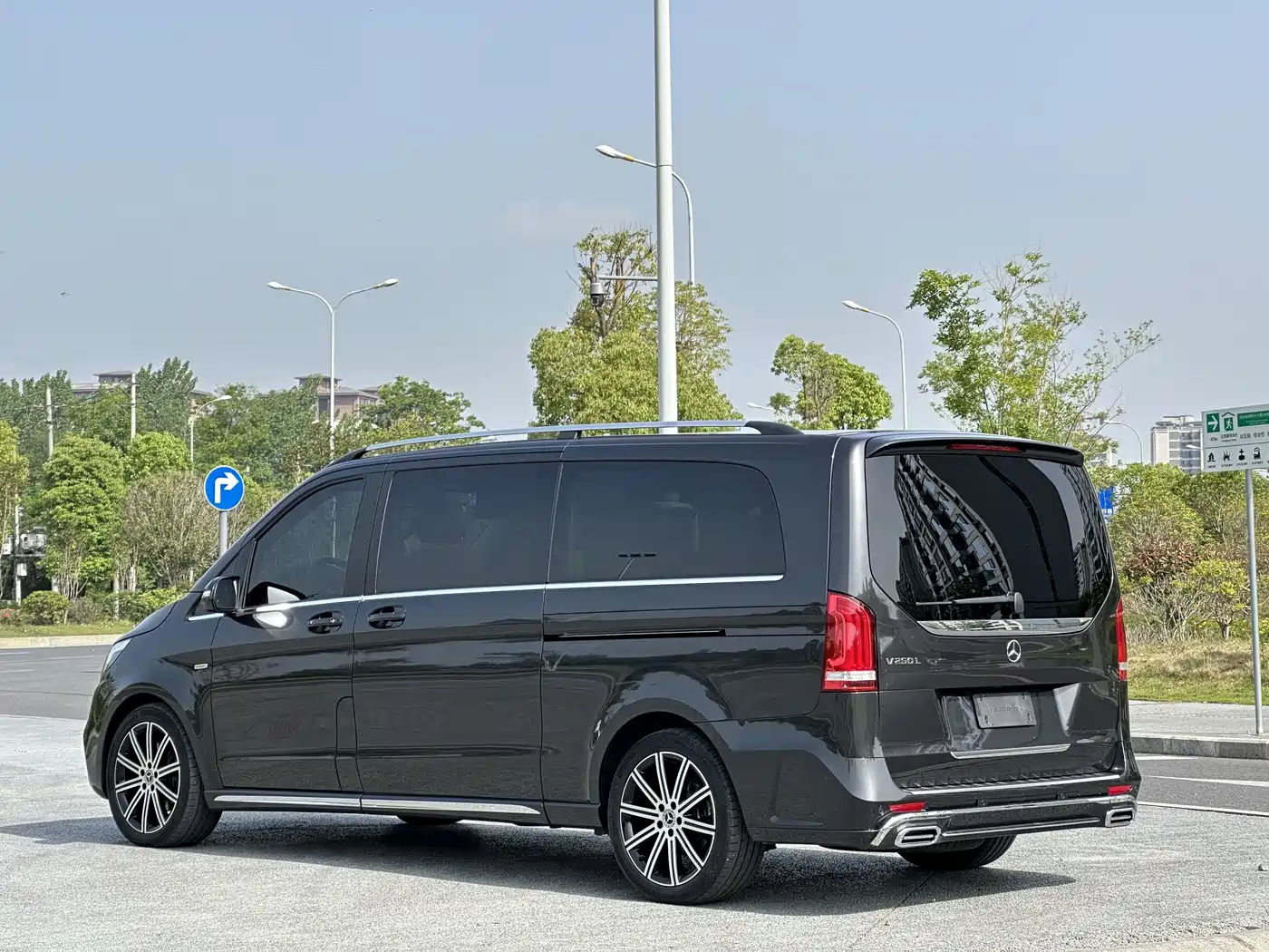 Mercedes-Benz V-Class 2022 V 260 L Long Wheelbase Luxury Edition фото 4