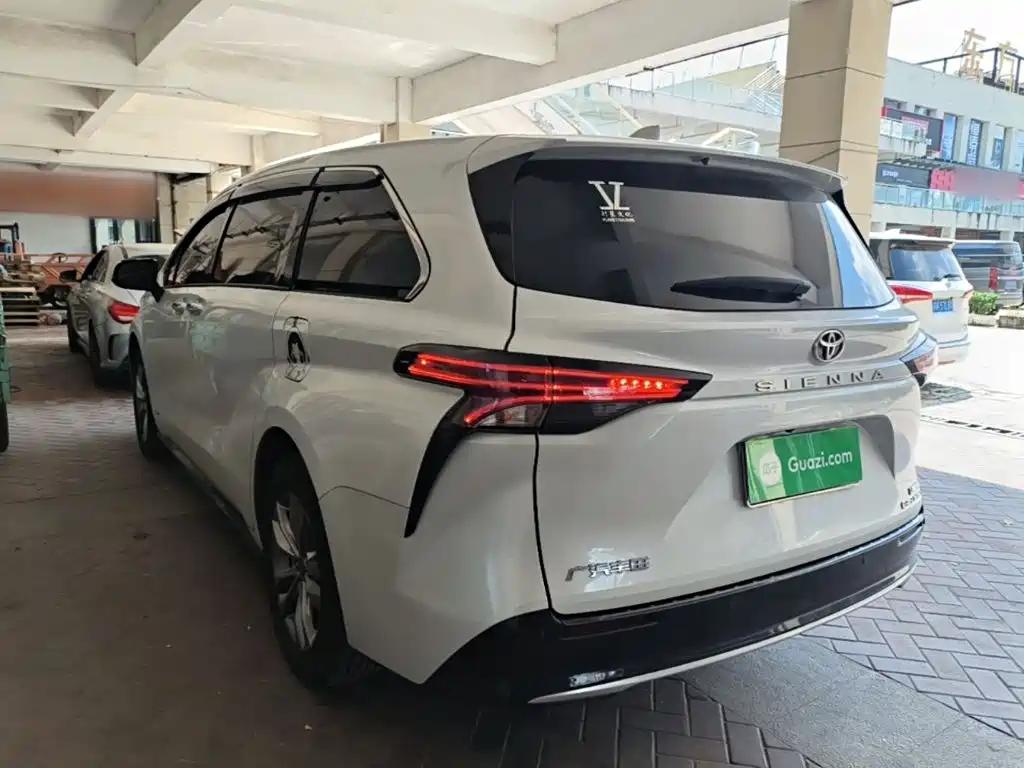 Toyota Sienna 2025 2024 2.5L Hybrid 4WD Premium Edition