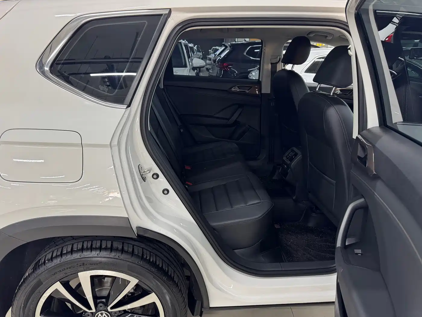 Volkswagen Tharu 2022 280TSI FWD Luxury Edition фото 12