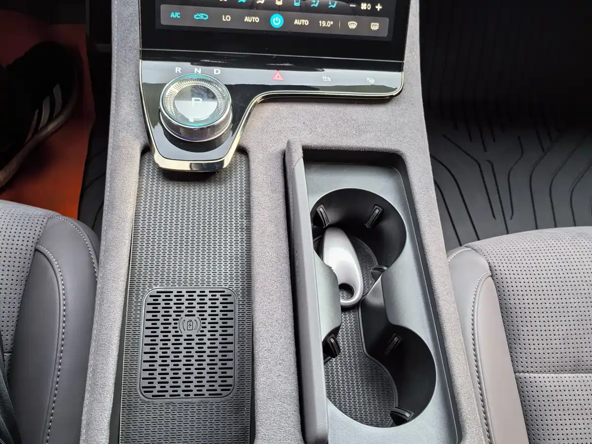 Voyah Auto VOYAH Zhuiguang 2024 PHEV AWD Ultra Long Range Flagship фото 23