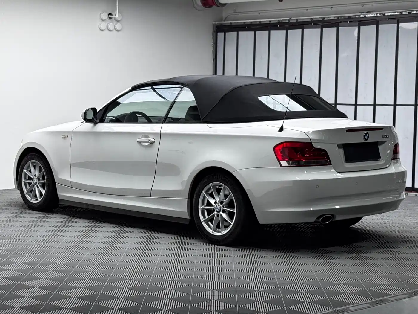 BMW 1 Series (Import) 2011 120i Convertible фото 7