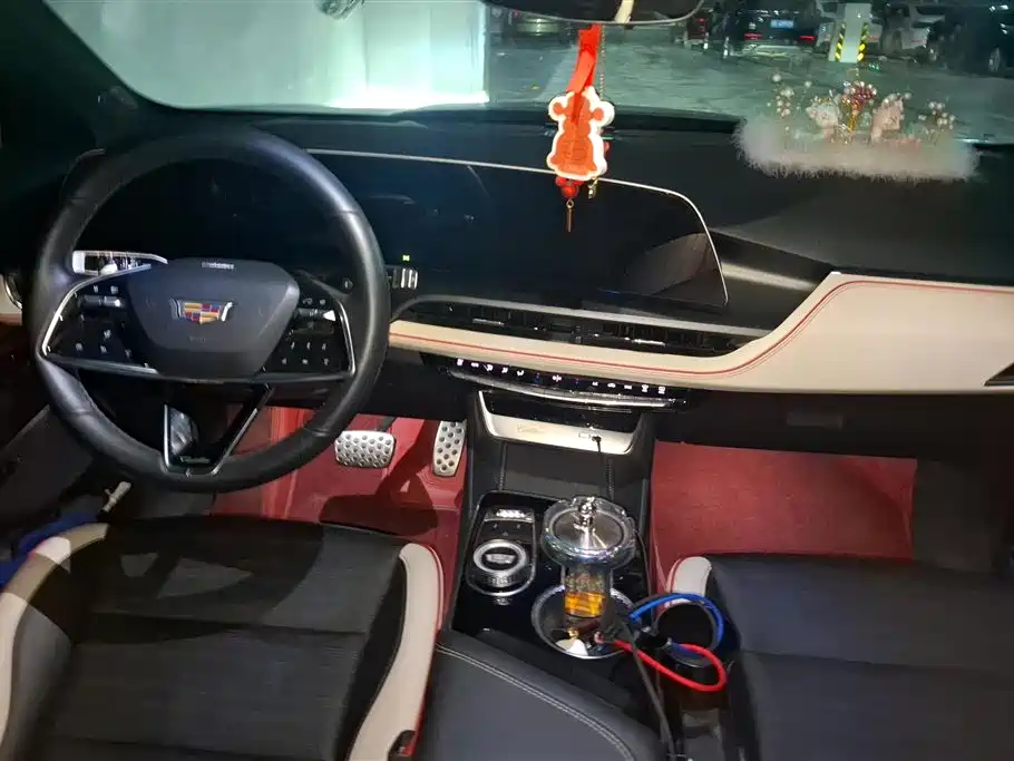 Cadillac GT4 2023 28T Platinum Edition фото 12
