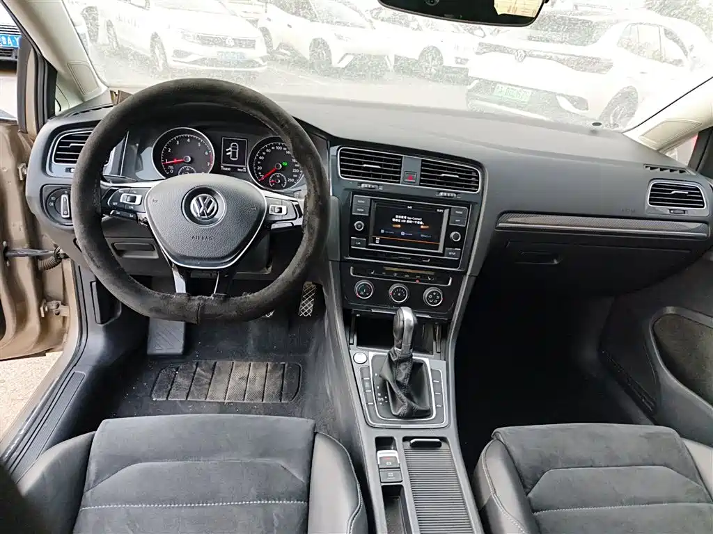 Volkswagen Golf 2018 230TSI Automatic Luxury фото 6