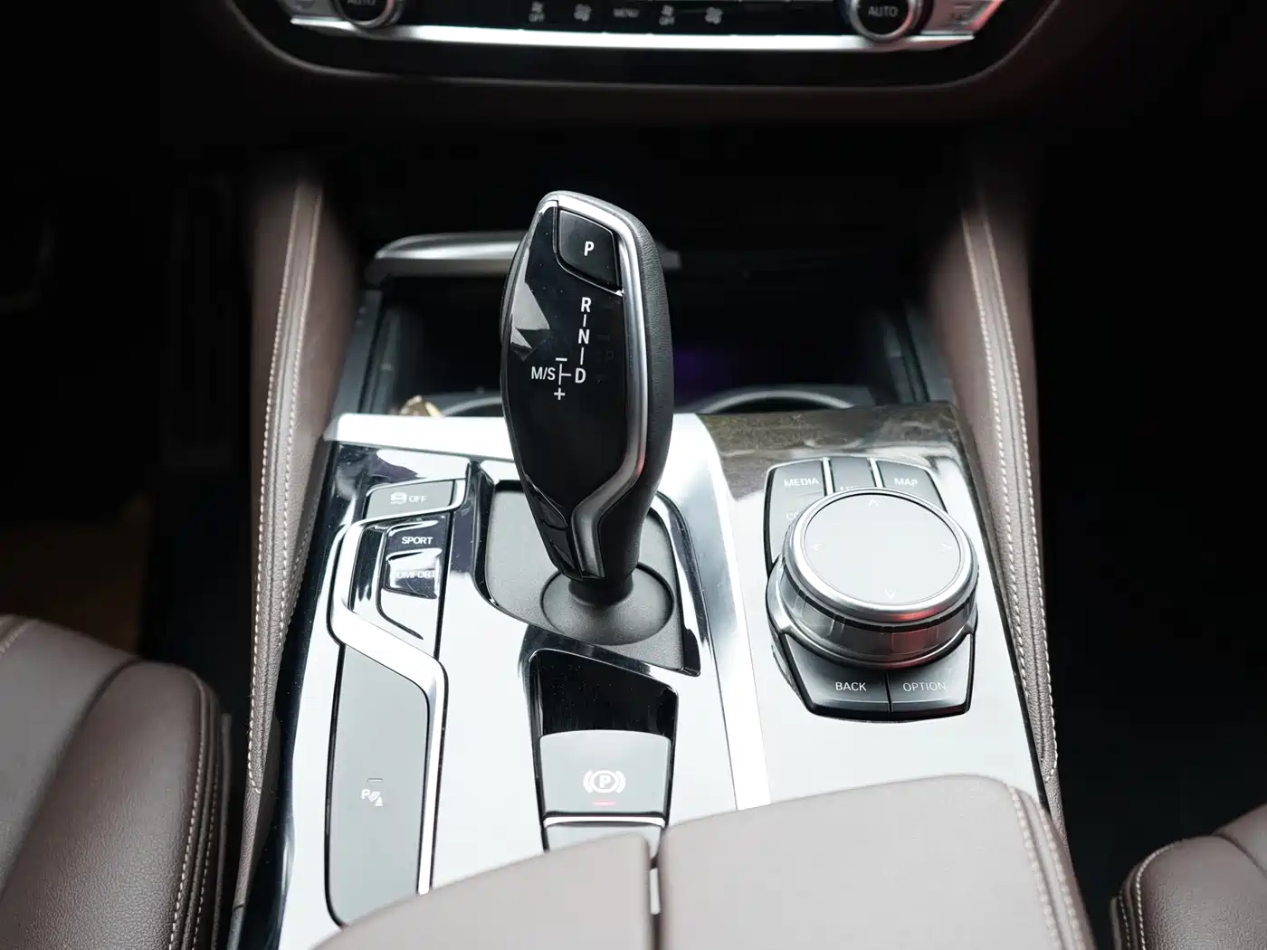 BMW 5 Series 2018 525Li M Sport Package фото 12