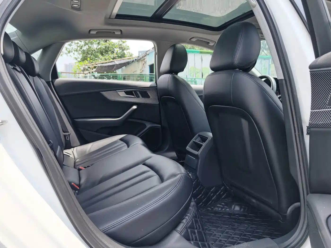 Photo 8 - Audi A4L