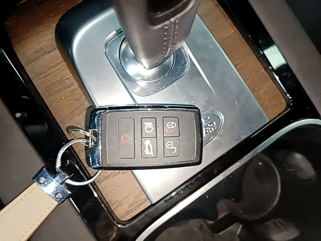 Land Rover Discovery Sport PHEV 2022 Model P300e Performance Technology Edition фото 14