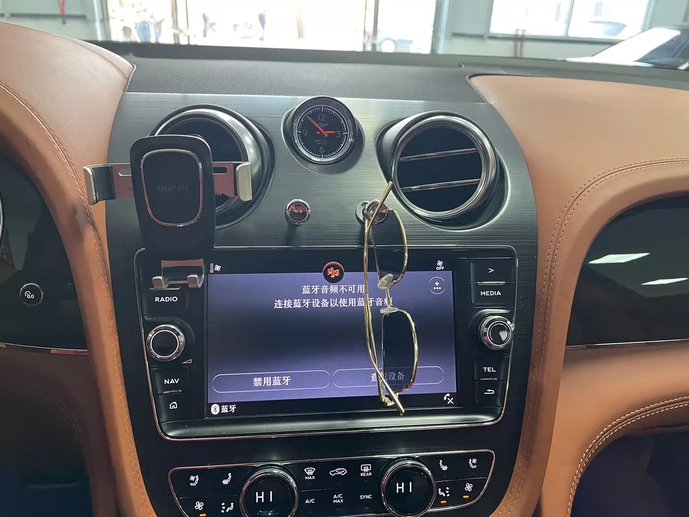Фото 16 - Bentley Bentayga