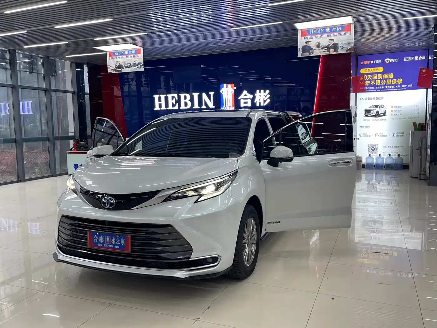 Toyota Sienna 2021 2.5L Hybrid Premium Edition фото 15