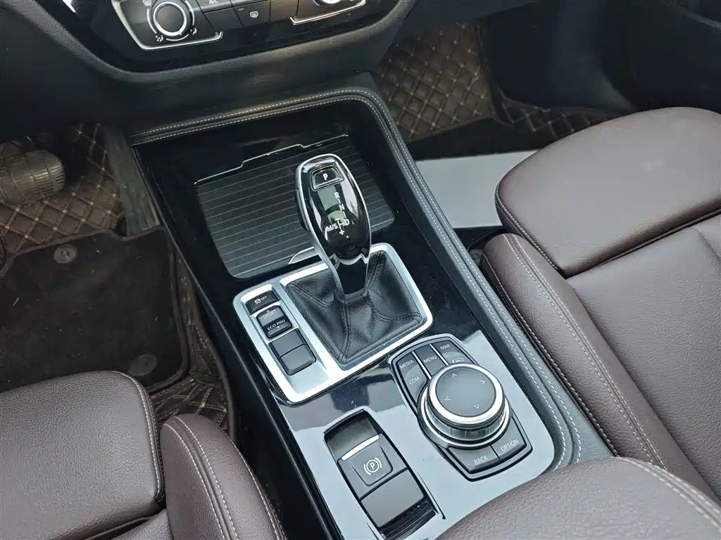 BMW 1 Series 2022 120i M Sport Shadow Edition фото 6