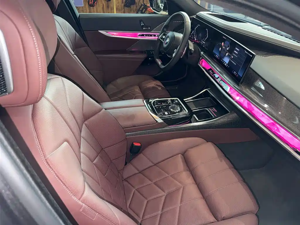 BMW 7 Series 2023 740Li Exclusive M Sport Package фото 22