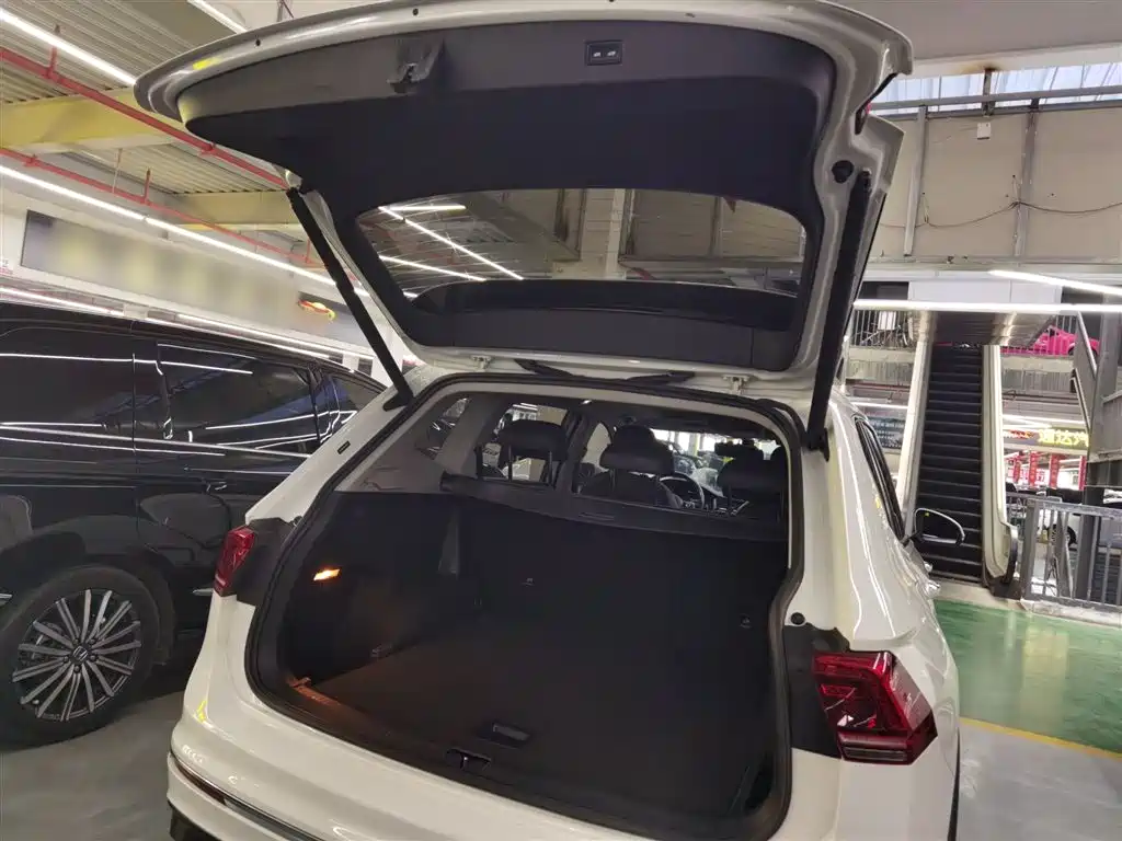 Volkswagen Tiguan L 2019 Facelift 330TSI Auto 2WD R-Line Flagship China VI фото 14