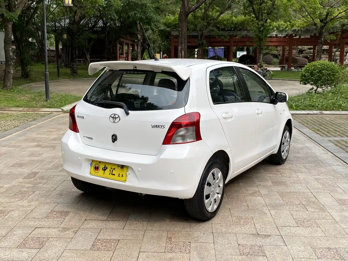 Toyota Yaris 2011 1.6E Auto Charm Edition фото 9