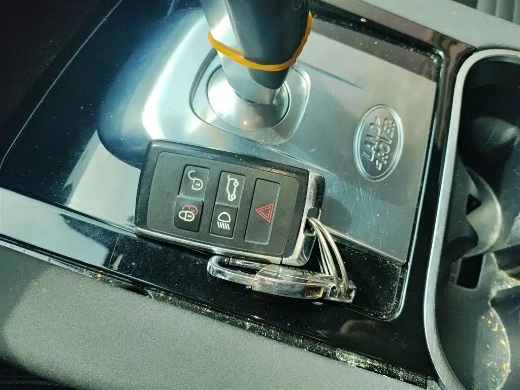 LAND ROVER DISCOVER SPORTS