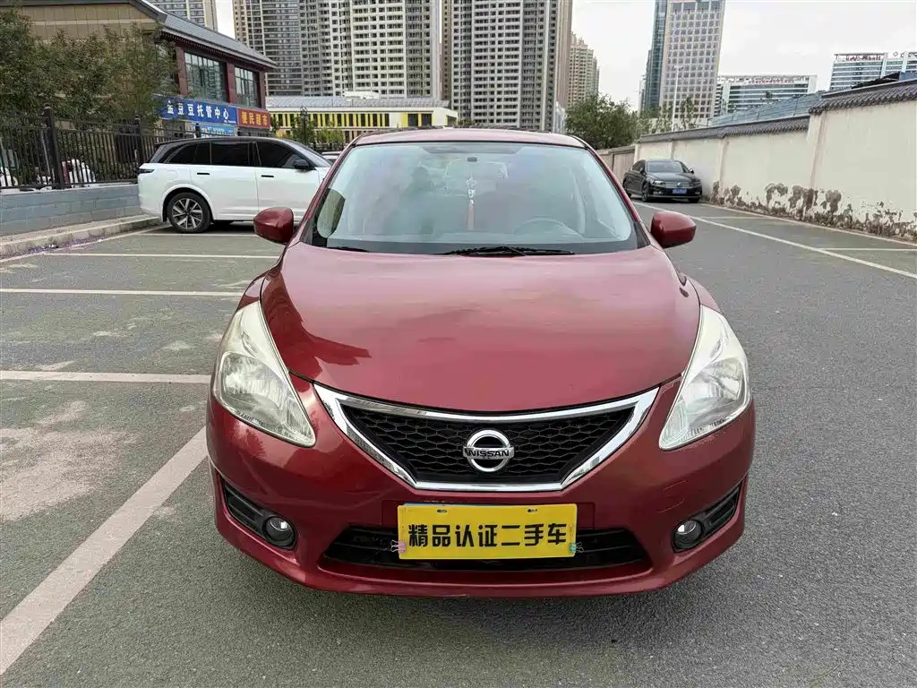 Фото 2 - Nissan Tiida
