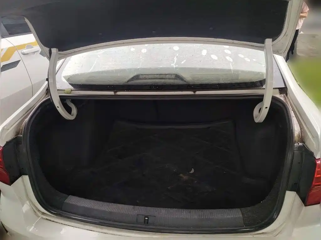 Volkswagen Bora 2016 Model 1.6L Manual Comfort фото 16