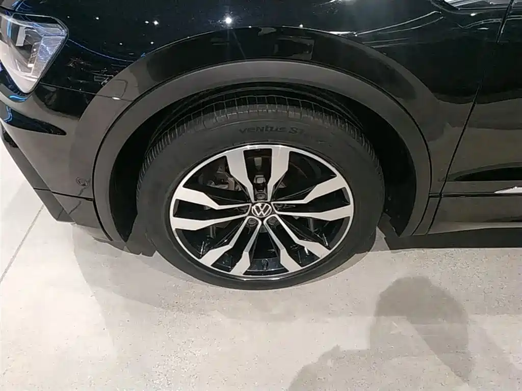 Volkswagen Tiguan L 2021 330TSI Automatic 2WD R-Line Premium фото 23