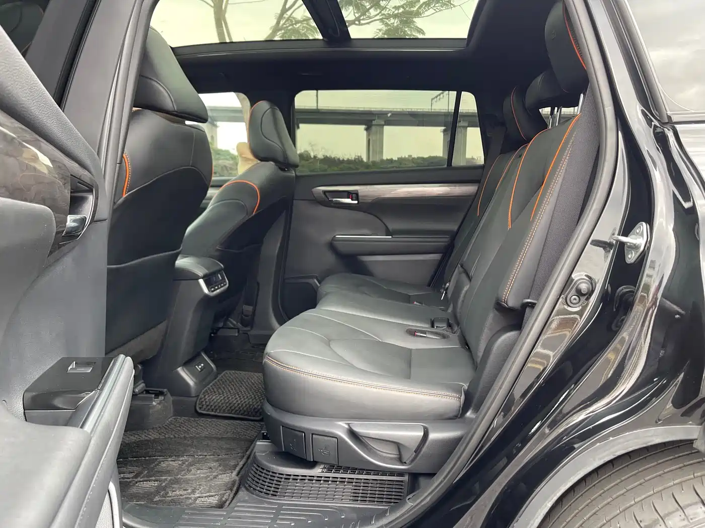 Toyota Crown Kluger 2024 2.5L HEV 4WD Premium Edition фото 30