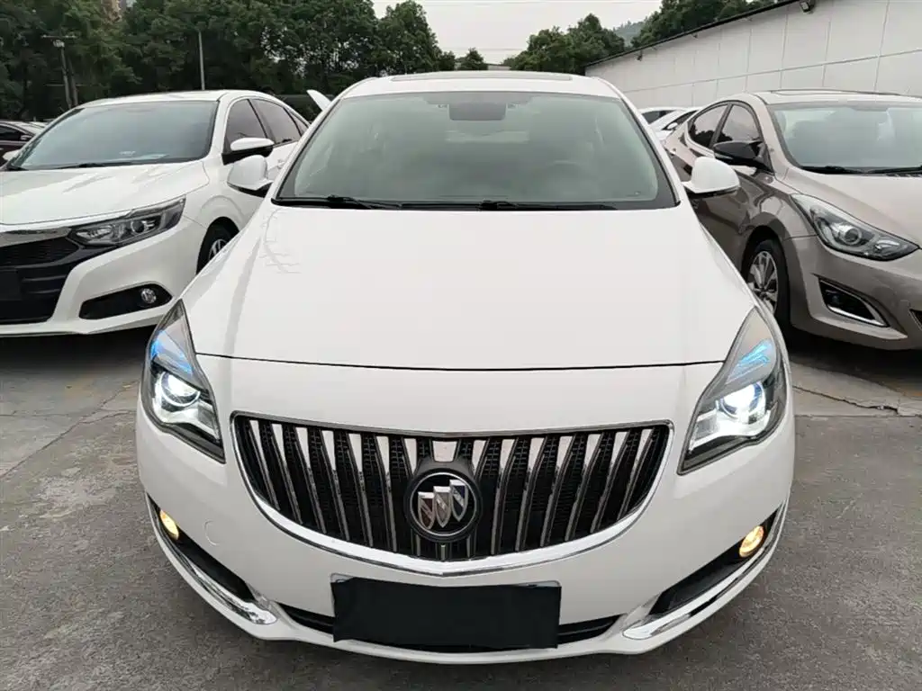Buick Regal 2015 2.0L Elite Fashion Model фото 3