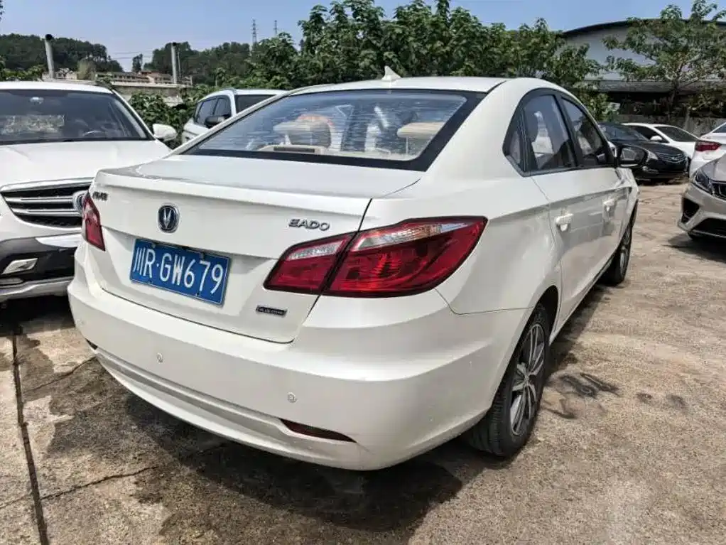 Фото 3 - Changan Eado