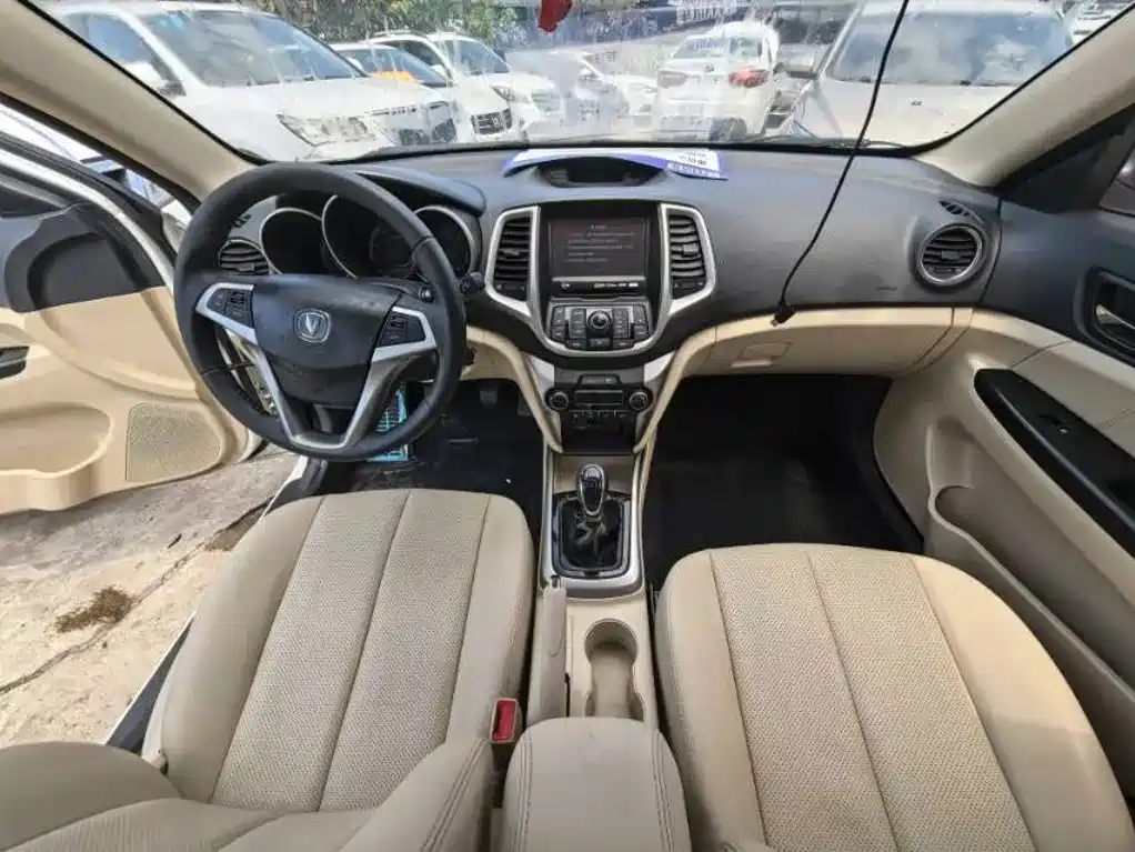 Фото 7 - Changan Eado