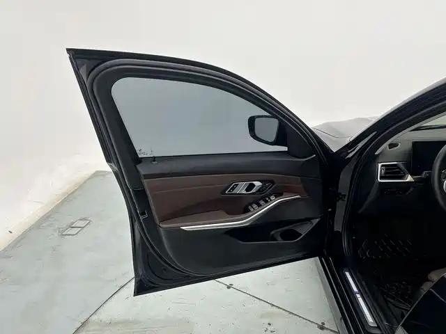 BMW 3 Series 2023 320Li M Sport Package фото 20