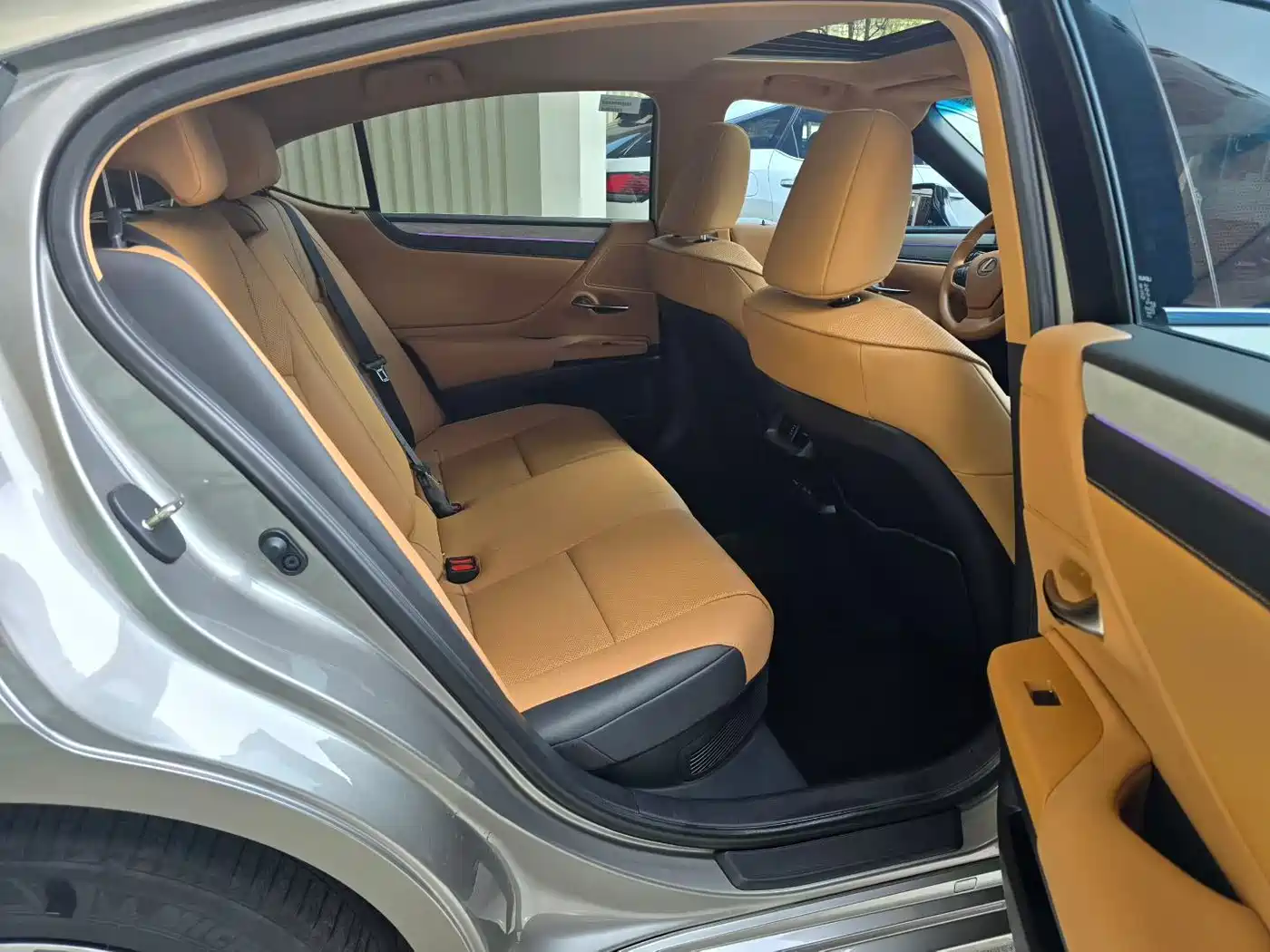 Lexus ES 2025 300h Ultimate Edition фото 7