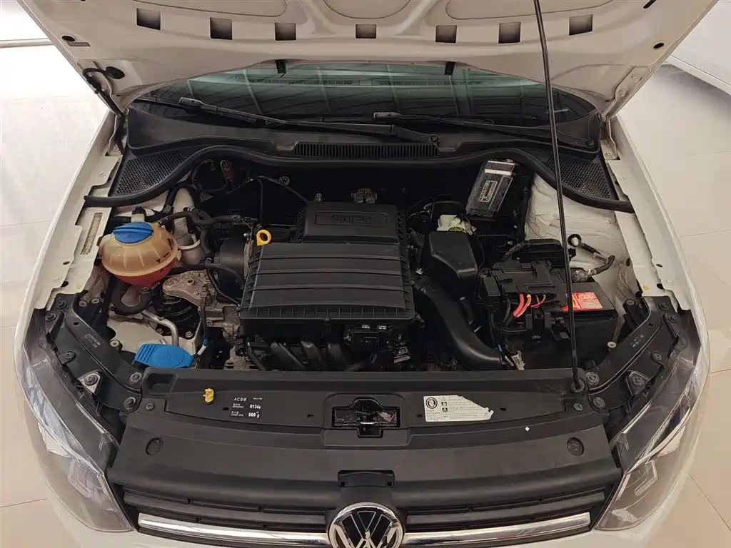 Volkswagen Polo 2016 1.4L Automatic Trend фото 22