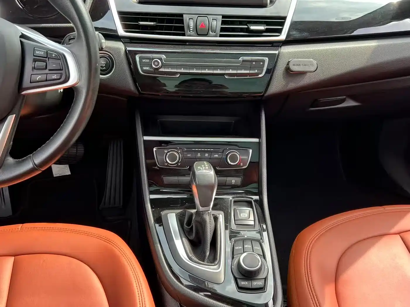BMW 2 Series Touring 2019 218i Leading фото 12