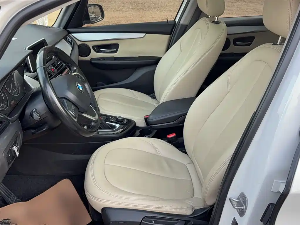 BMW 2 Series Touring 2016 218i Fashion Model фото 7