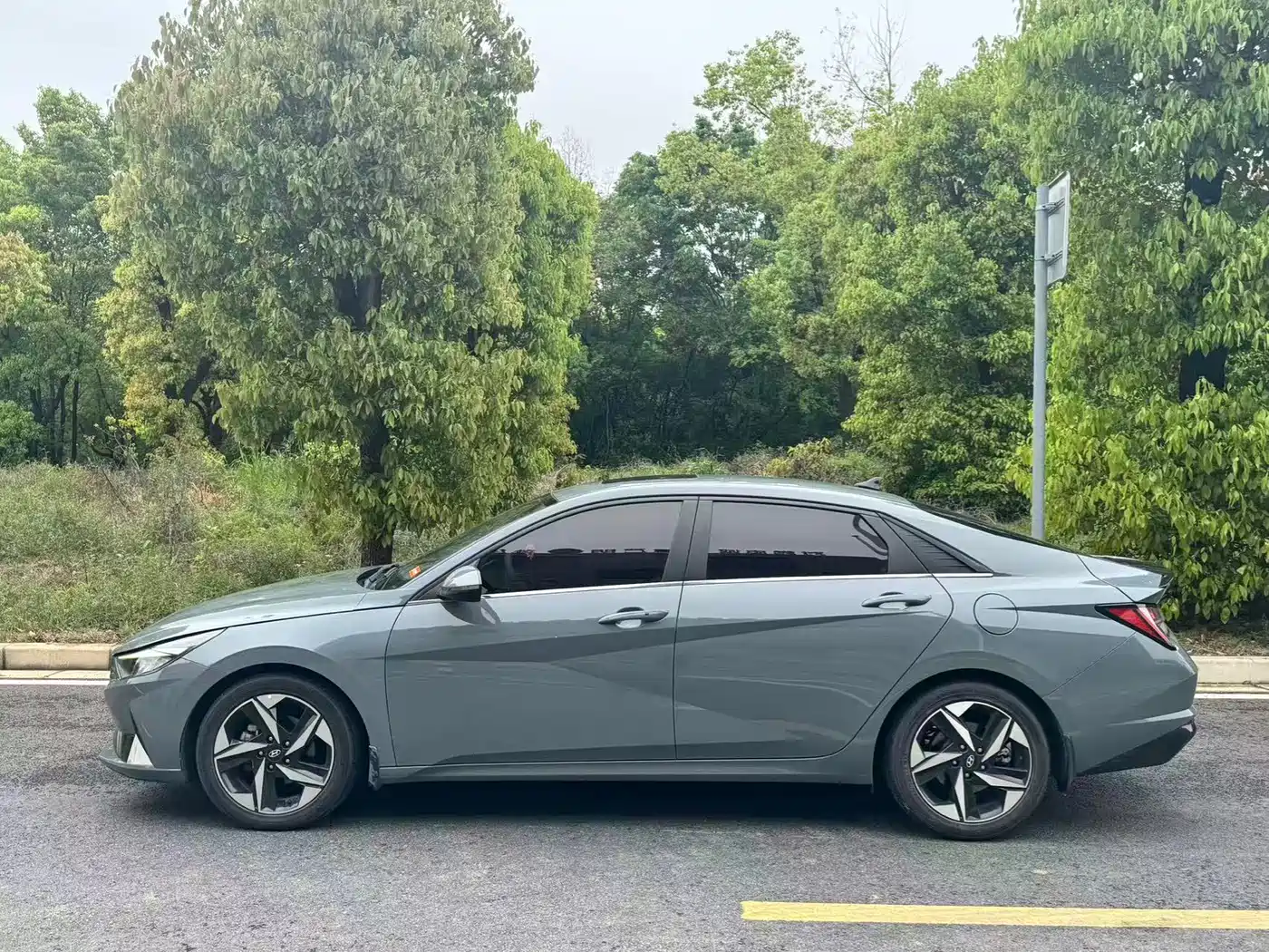 Hyundai Elantra 2022 240TGDi DCT LUX Premium Edition фото 5