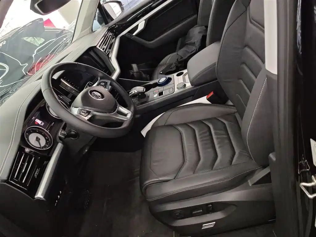 Volkswagen Touareg 2019 2.0TSI Pilot Edition China VI фото 15