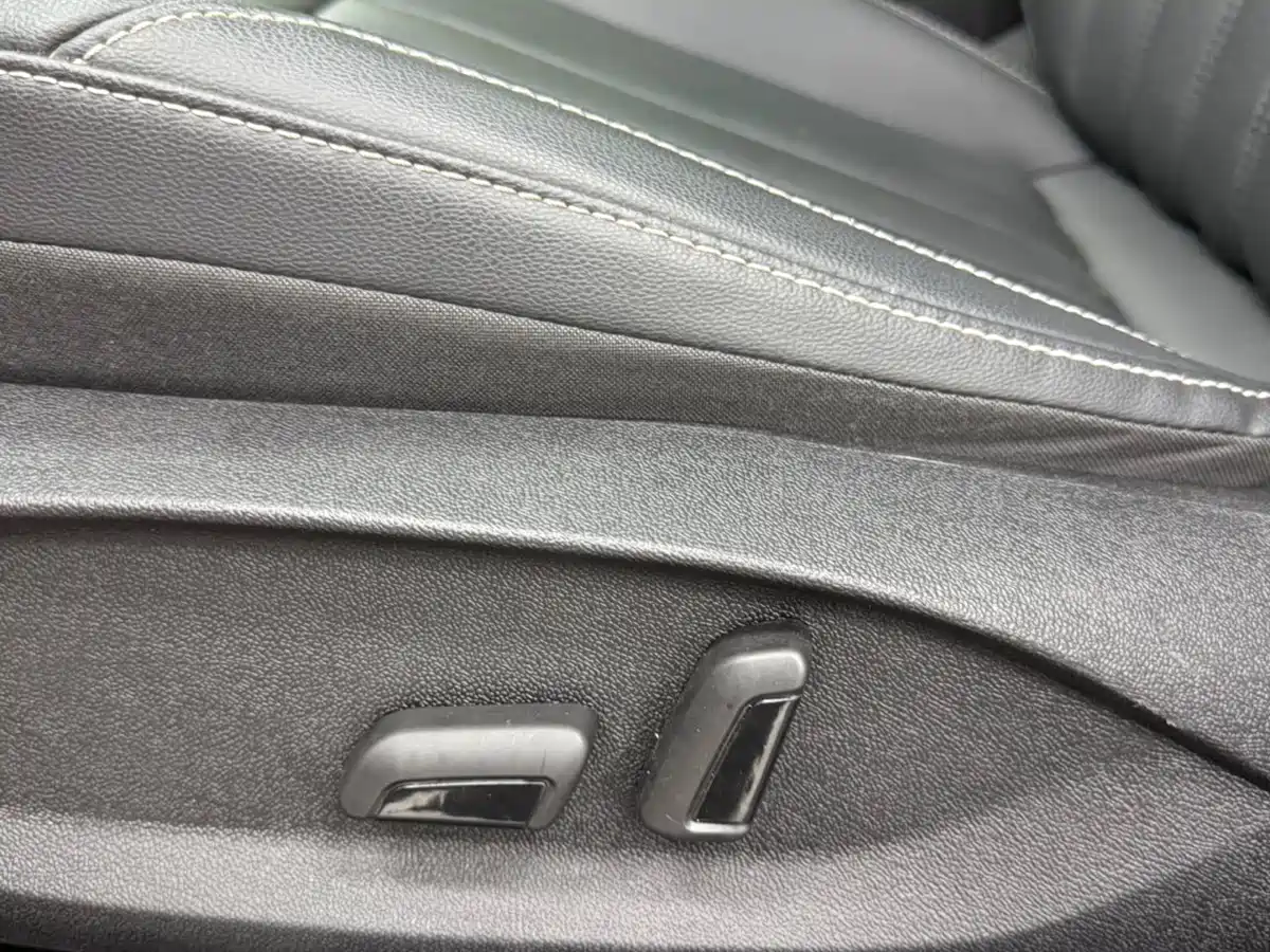 Volkswagen Passat 2023 280TSI Business Edition фото 14