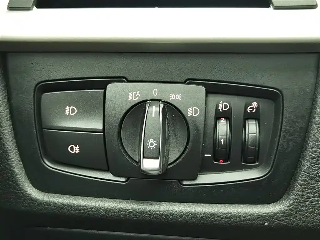 BMW 3 Series 2013 320i Progressive фото 21
