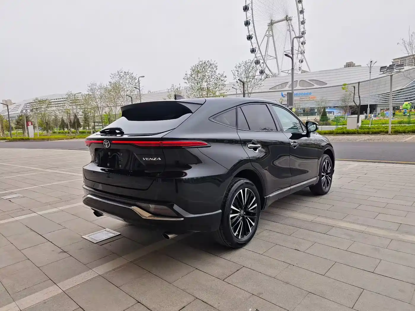 Toyota Venza 2022 2.0L CVT 2WD Premium фото 6