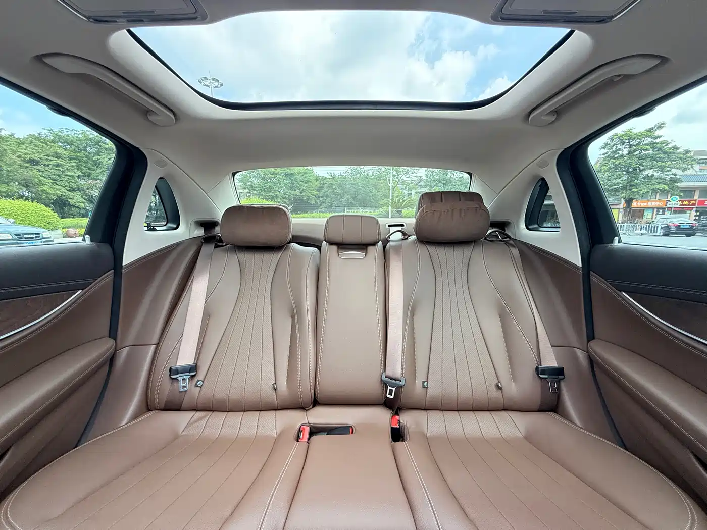 Mercedes-Benz E-Class 2022 Second Facelift E 300 L Luxury фото 12