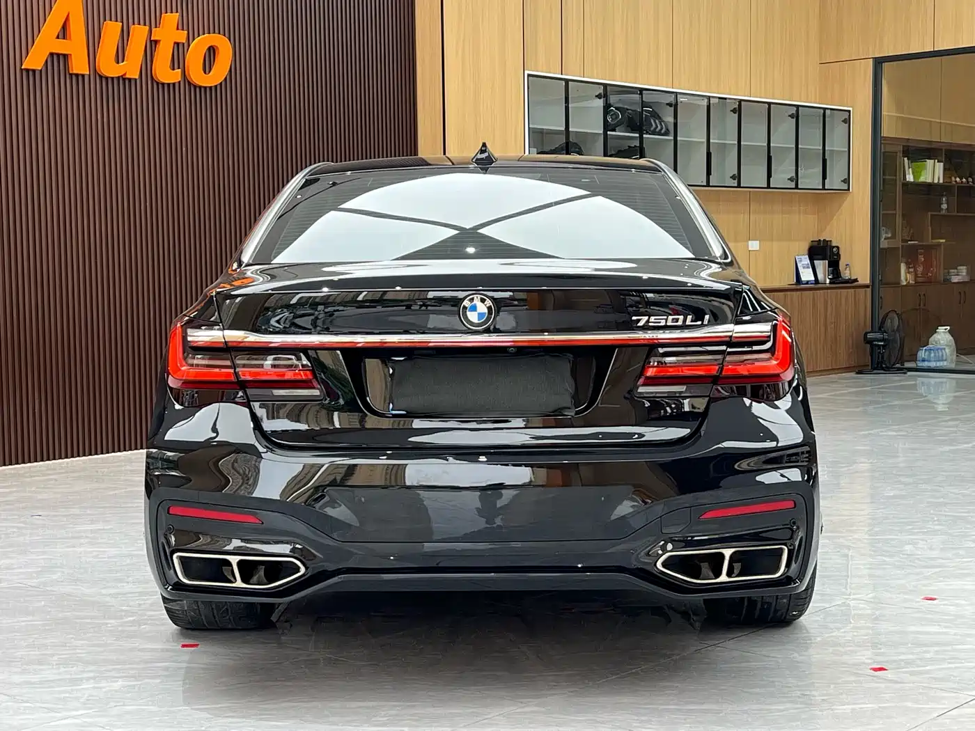 BMW 7 Series 2011 750Li xDrive фото 5