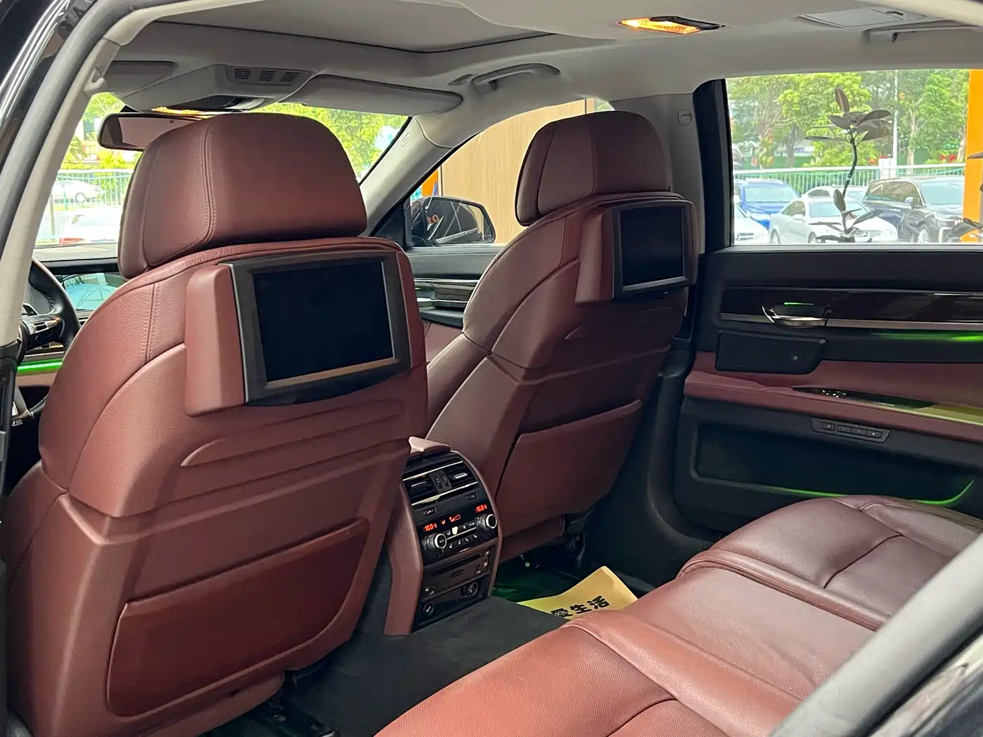 BMW 7 Series 2011 750Li xDrive фото 20