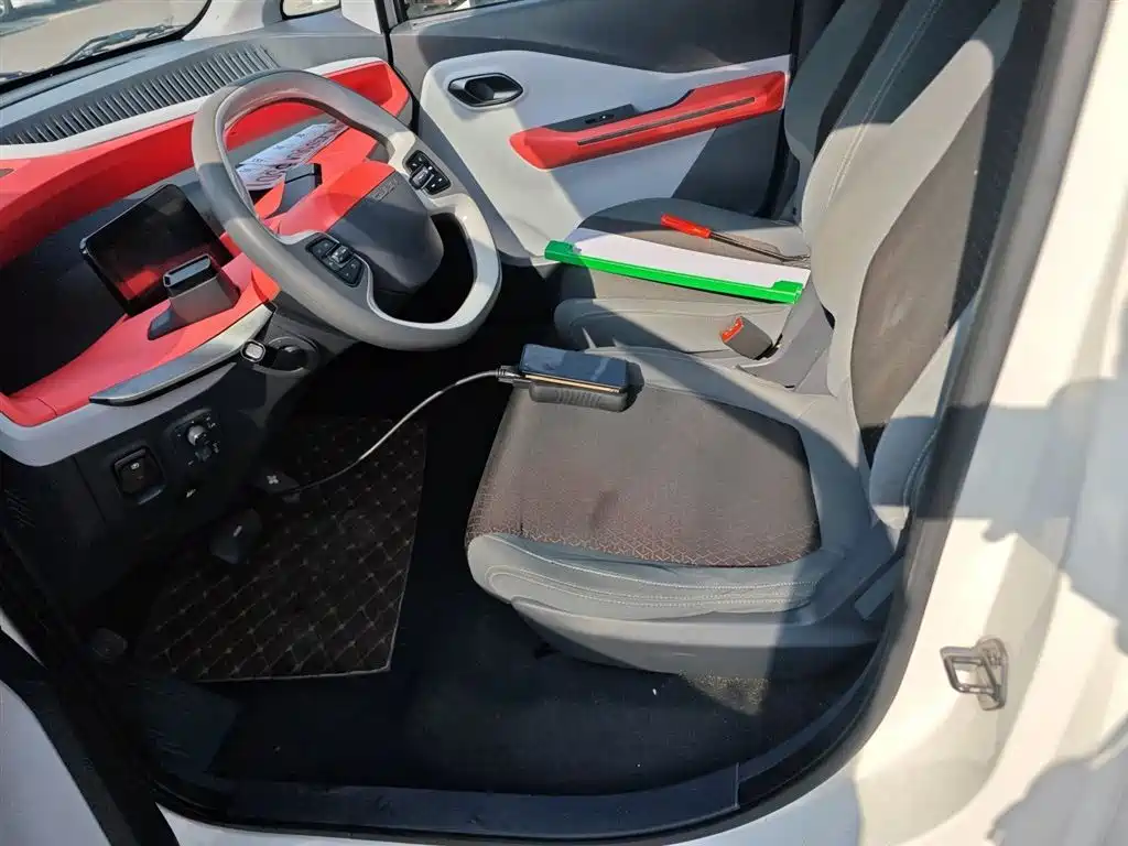BAOJUN E200